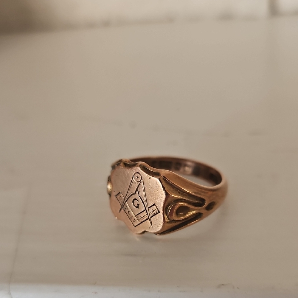 Vintage 9 Ct. Masonic Signet Ring in Rose Gold Tone
